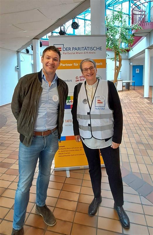 Bild mit 2 Personen, links Vorstandsmitglied Johannes Thormann und rechts Geschäftsführerin Kornelia Wirtz-Wolsiffer