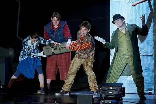 Foto Auszug von dem Theaterstück: Der Mann mit der Melone